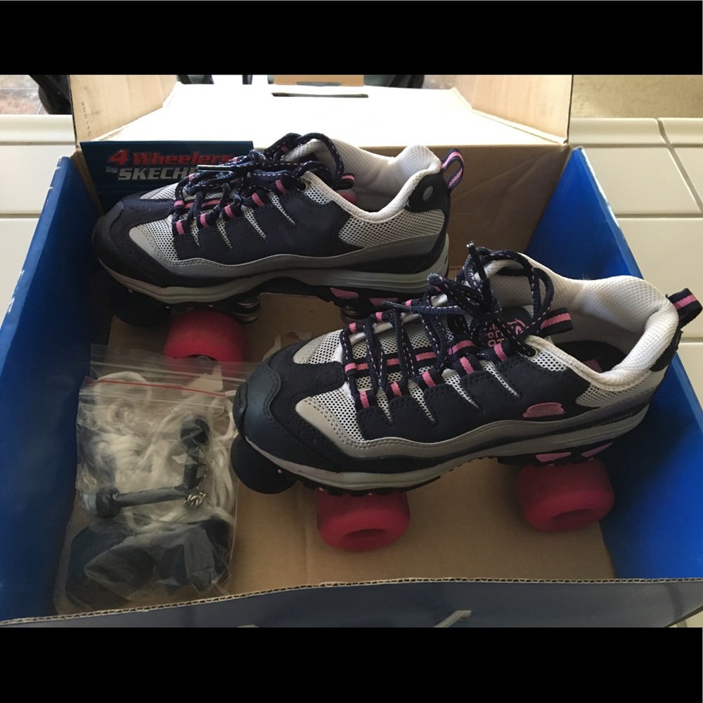 Sketchers tennis shoe roller skates